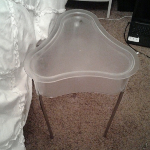 Tiny table - Picture 2 of 2